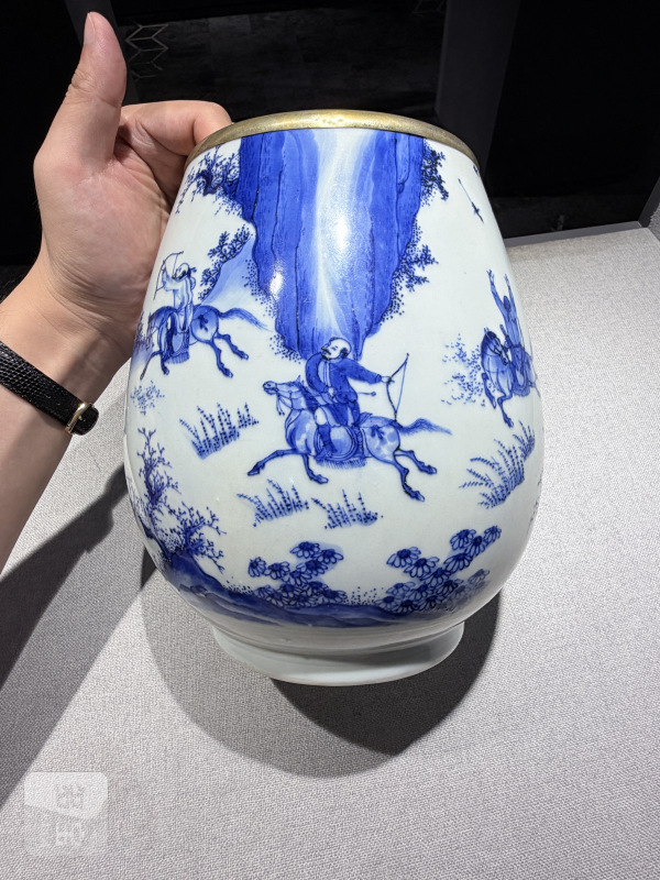 明崇祯 青花狩猎图尊 - 图3